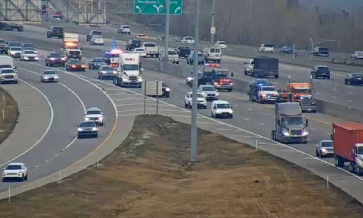 Crash on westbound Interstate 435 in Johnson County causes major delays during morning rush hour traffic