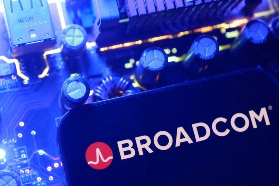 Apple Commits $30 Billion to Broadcom in U.S. Chipmaking Push